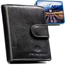 Portfel męski ze skóry naturalnej w czarnym kolorze, model zamykany zatrzaskiem - Peterson. Czarne portfele męskie Peterson, bez wzorów, ze skóry. Za 108.00 zł.