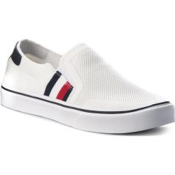 Tenisówki TOMMY HILFIGER - Lightweight Corporate Slip On FM0FM01634 White 100. Białe trampki męskie Tommy Hilfiger, z gumy, eleganckie. Za 299.00 zł.