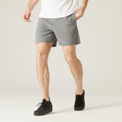Spodenki fitness męskie Domyos 100. Szare szorty sportowe męskie DOMYOS, bez wzorów, z bawełny, eleganckie. Za 39.99 zł.