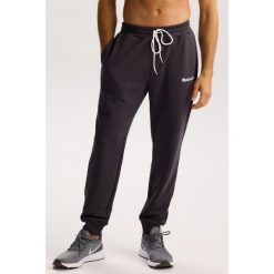 Męskie spodnie dresowe sportowe Rough Radical Cotton Active Joggers. Szare długie spodnie sportowe męskie ROUGH RADICAL, bez wzorów, z dresówki, na fitness i siłownię. W wyprzedaży za 144.42 zł.