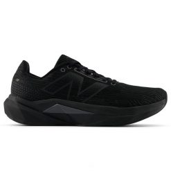 Buty męskie New Balance FuelCell Propel v5 MFCPRLK5 – czarne. Czarne buty do biegania męskie New Balance, bez wzorów, z gumy, bez zapięcia, do biegania. Za 599.99 zł.