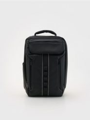 Wodoodporny plecak - czarny. Czarne plecaki męskie Reserved, bez wzorów. W wyprzedaży za 89.99 zł.