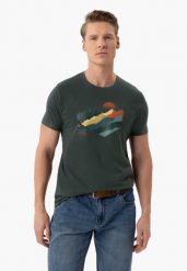 T-shirt z motywem górskim T-MON. Zielone t-shirty męskie Volcano, l, bez wzorów, z bawełny, bez kołnierzyka, bez ramiączek. Za 59.99 zł.