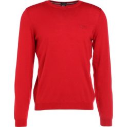 BOSS ATHLEISURE CAIO Sweter medium red. Czerwone kardigany męskie BOSS ATHLEISURE, z materiału. Za 419.00 zł.