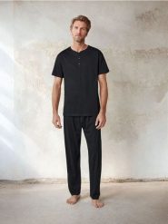 Piżama - czarny. Czarne piżamy męskie Sinsay, l, bez wzorów, z bawełny, bez kołnierzyka, bez ramiączek. Za 45.99 zł.