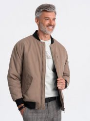 Kurtka męska ocieplana bomberka - beżowa V9 C516 - M. Brązowe kurtki męskie Ombre Clothing, m, bez wzorów, z poliesteru, bez ramiączek, bez kaptura. W wyprzedaży za 69.99 zł.