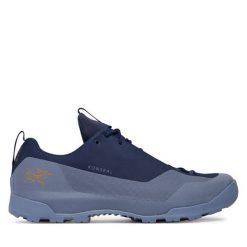 Trekkingi Arc'teryx. Niebieskie buty trekkingowe męskie Arc'teryx, bez wzorów, bez zapięcia, trekkingowe. Za 1,049.00 zł.