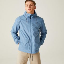 Bayano męska kurtka przeciwdeszczowa. Niebieskie kurtki męskie Regatta, m, bez wzorów, z materiału, eleganckie, bez ramiączek, bez kaptura. W wyprzedaży za 159.99 zł.