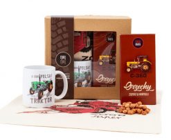 Zestaw prezentowy dla fana traktorów (Zawartość paczki: koszulka, torba, kubek, słodycze; Rozmiar koszulki / bluzy: XL (męska); Kolor koszulki / bluzy. Bluzy nierozpinane męskie nikiniki, m, bez wzorów, z bawełny, bez ramiączek, bez kaptura. Za 169.00 zł.