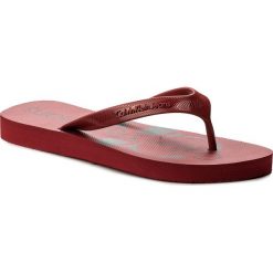 Japonki CALVIN KLEIN JEANS - Dash Jelly S0063 Dark Red. Czerwone klapki i japonki męskie Calvin Klein Jeans, bez wzorów, z jeansu. W wyprzedaży za 129.00 zł.