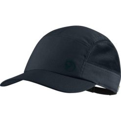 Czapka z daszkiem Fjallraven Abisko Mesh Cap. Niebieskie czapki męskie Fjällräven, bez wzorów, z meshu, sportowe. Za 135.99 zł.