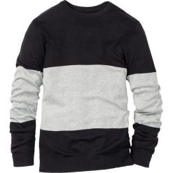 Sweter z okrągłym dekoltem Regular Fit bonprix czarno-jasnoszary melanż w paski. Swetry męskie marki bonprix. Za 69.99 zł.