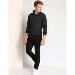 BLUZA ROZPINANA MĘSKA LUŹNA. Bluzy rozpinane męskie marki TOP SECRET. W wyprzedaży za 59.99 zł.
