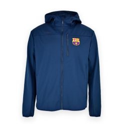 Kurtka softshell FC Barcelona niebieska. Niebieskie kurtki softshell męskie FC Barcelona, na jesień, s, bez wzorów, z softshellu, bez kaptura, do piłki nożnej. W wyprzedaży za 419.75 zł.