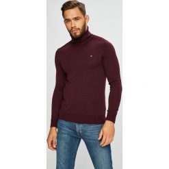 Guess Jeans - Sweter. Brązowe swetry męskie Guess Jeans, z aplikacjami, z dzianiny, z golfem, z krótkim rękawem. Za 329.90 zł.