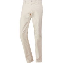 BOSS CASUAL SCHINO Spodnie materiałowe open beige. Spodnie na co dzień męskie marki BOSS CASUAL. Za 419.00 zł.