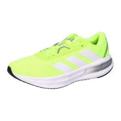 Buty do biegania adidas Galaxy 7. Zielone buty do biegania męskie ADIDAS, bez wzorów, z syntetyku, bez zapięcia, do biegania. Za 250.00 zł.