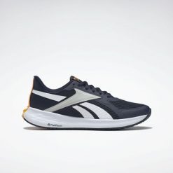 Buty do chodzenia męskie Reebok Energen Run. Białe buty do biegania męskie Reebok, bez wzorów, z materiału, bez zapięcia, do biegania. Za 259.99 zł.