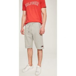 Tommy Jeans - Szorty. Szorty męskie Tommy Jeans. W wyprzedaży za 219.90 zł.