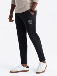Męskie spodnie dresowe z logotypem – czarne V1 - Rozmiar: XXL. Czarne spodnie dresowe męskie Ombre Clothing, bez wzorów, z bawełny. W wyprzedaży za 164.99 zł.