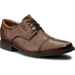 Półbuty CLARKS - Tilden Cap 261300967 Dark Tan Leather. Codzienne półbuty męskie marki Clarks. W wyprzedaży za 219.00 zł.