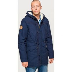 Zimowa parka z kapturem - Granatowy. Niebieskie parki męskie Cropp, na zimę. Za 369.99 zł.