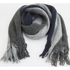 Szalik z frędzlami - Granatowy. Bez kategorii marki Reserved. W wyprzedaży za 39.99 zł.