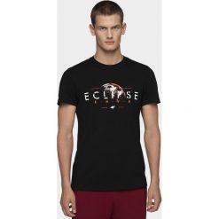 T-shirt męski TSM230 - głęboka czerń. T-shirty męskie 4f, m, bez wzorów, bez kołnierzyka, bez ramiączek. Za 59.99 zł.