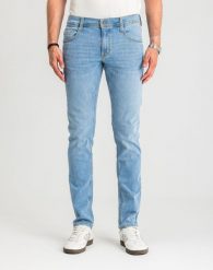 Męskie Spodnie Jeansowe Mustang Style Oregon Tapered Denim Blue 1017123 5000 401. Niebieskie jeansy męskie Mustang, bez wzorów, z bawełny, z obniżonym stanem. W wyprzedaży za 169.99 zł.