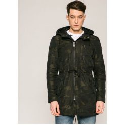 Guess Jeans - Parka Versatile. Parki męskie marki Guess Jeans. W wyprzedaży za 539.90 zł.