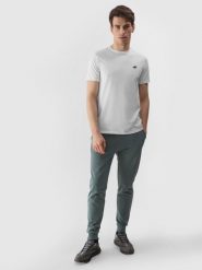 4F Spodnie dresowe joggery męskie - khaki XXL. Brązowe spodnie na co dzień męskie 4f, bez wzorów, z bawełny, sportowe. W wyprzedaży za 79.99 zł.