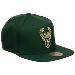 Czapka z daszkiem męska do koszykówki Mitchell & Ness NBA Milwaukee Bucks. Zielone czapki męskie Mitchell & Ness, bez wzorów, sportowe. Za 169.35 zł.