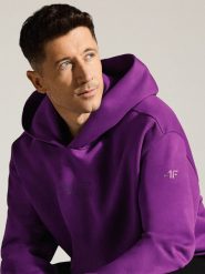 4F Bluza dresowa oversize z kapturem męska 4F x Robert Lewandowski - fioletowa L. Fioletowe bluzy nierozpinane męskie 4f, l, bez wzorów, z bawełny, klasyczne, bez ramiączek, z kapturem. W wyprzedaży za 119.99 zł.