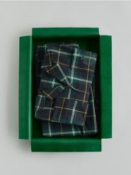 Dwuczęściowa piżama w kratę - ciemnozielony. Zielone piżamy męskie Reserved, l, bez wzorów, z bawełny, bez kołnierzyka, bez ramiączek. Za 159.99 zł.