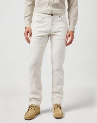 MESKIE SPODNIE MATERIALOWE WRANGLER GREENSBORO VAPOROUS GRAY 112362435. Szare spodnie na co dzień męskie Wrangler, bez wzorów, z materiału. Za 219.99 zł.