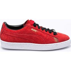 Puma - Buty Suede Classic Berlin Flame. Czerwone buty sportowe na co dzień męskie Puma, bez wzorów, z gumy, sportowe, bez ramiączek, bez kaptura. W wyprzedaży za 269.90 zł.