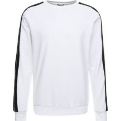 Antony Morato FELPA GIROCOLLO CON BANDE LATERALI E LOGO TAPE LUNGO LE MANICHE Bluza bianco. Bluzy nierozpinane męskie marki Antony Morato. Za 379.00 zł.