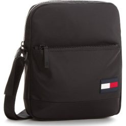 Saszetka TOMMY HILFIGER - Escape Reporter AM0AM03419 002. Saszetki męskie marki Tommy Hilfiger. W wyprzedaży za 239.00 zł.