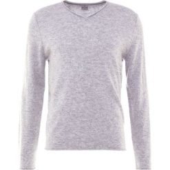 FTC Cashmere Sweter silver stone. Szare swetry męskie FTC Cashmere, z kaszmiru. W wyprzedaży za 484.50 zł.
