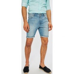 Lee - Szorty. Szare szorty męskie Lee, z bawełny, casualowe. W wyprzedaży za 179.90 zł.