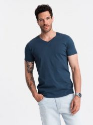 Klasyczna męska bawełniana koszulka z dekoltem w serek BASIC – ciemnoniebieska V13. Niebieskie t-shirty męskie Ombre Clothing, m, bez wzorów, z bawełny, bez kołnierzyka, bez ramiączek. W wyprzedaży za 24.99 zł.
