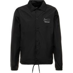 Denham COACH BASIC Kurtka wiosenna shadow black. Czarne kurtki męskie Denham, z materiału. Za 629.00 zł.