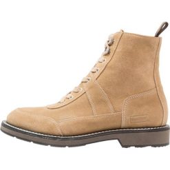 Hunter MENS ORIGINAL COMMANDO BOOT Botki sznurowane pale sand. Buty zimowe męskie marki Hunter. W wyprzedaży za 599.50 zł.