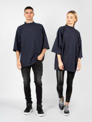 Yeezy Gap Engineered By Balenciaga T-Shirt "Logo" | 719614 TMVQ2 | Mężczyzna | Granatowy. Niebieskie t-shirty męskie Yeezy Gap Engineered by Balenciaga, m, bez wzorów, z bawełny, bez kołnierzyka, bez ramiączek. W wyprzedaży za 499.00 zł.