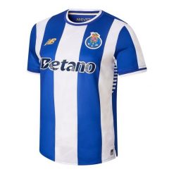 Koszulka męska New Balance FC Porto MT230419HME – niebieska. Niebieskie t-shirty sportowe męskie New Balance, l, z aplikacjami, z materiału, klasyczne, bez ramiączek. Za 399.99 zł.