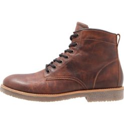 Pier One Botki sznurowane cognac. Brązowe sztyblety męskie marki Pier One, z materiału. Za 379.00 zł.