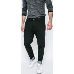Only & Sons - Spodnie Solid. Eleganckie spodnie męskie marki Only & Sons. W wyprzedaży za 99.90 zł.