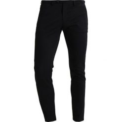 DRYKORN Chinosy black. Czarne spodnie na co dzień męskie DRYKORN, z bawełny. Za 509.00 zł.