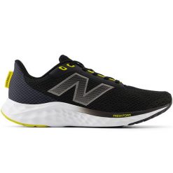 Buty męskie New Balance Fresh Foam Arishi v4 MARISYY4 – czarne. Czarne buty do biegania męskie New Balance, bez wzorów, z materiału, bez zapięcia, do biegania. Za 199.99 zł.