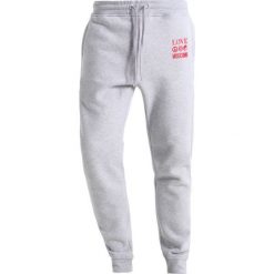 Love Moschino STAMPA LOGO TAO Spodnie treningowe melange light gray. Szare spodnie dresowe męskie marki Love Moschino, z bawełny. W wyprzedaży za 639.20 zł.